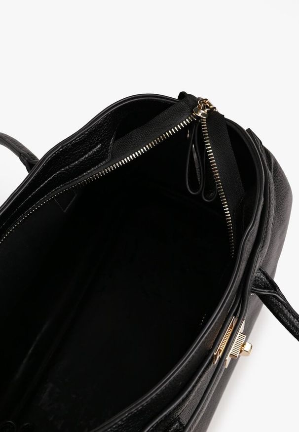 Renee - Czarna Torebka Shopper z Dwoma Rączkami Ozdobiona Paskiem z Klamrą Remisse. Kolor: czarny. Wzór: aplikacja. Styl: klasyczny, casual, elegancki. Rodzaj torebki: na ramię