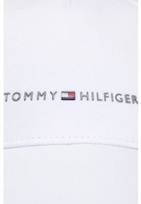 TOMMY HILFIGER - Tommy Hilfiger czapka bawełniana 1985 kolor biały z aplikacją. Kolor: biały. Materiał: bawełna. Wzór: aplikacja