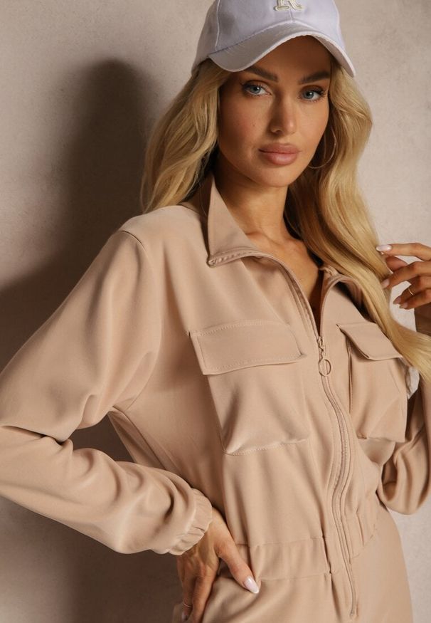 Renee - Ciemnobeżowy Kombinezon w Stylu Utility Taliowany Liarael. Okazja: na co dzień. Kolor: beżowy. Materiał: tkanina. Styl: casual, elegancki