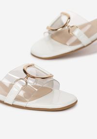 Born2be - Białe Klapki Miyata. Nosek buta: otwarty. Kolor: biały. Materiał: lakier. Wzór: aplikacja #3