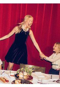 Reserved - Welurowa sukienka - ciemnofioletowy. Kolor: fioletowy. Materiał: welur. Typ sukienki: proste #1