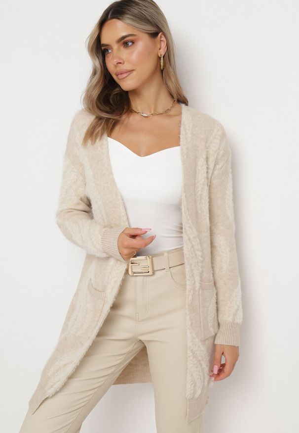 Born2be - Jasnobeżowy Puszysty Kardigan Niezapinany Heliture. Kolekcja: plus size. Kolor: beżowy. Materiał: dzianina. Długość rękawa: długi rękaw. Długość: długie