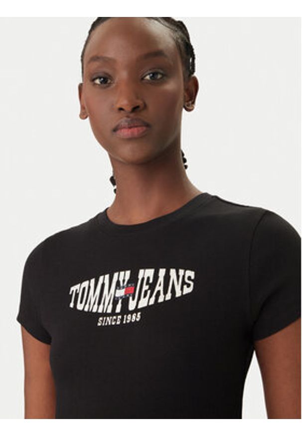 Tommy Jeans T-Shirt Wavy Flag DW0DW22272 Czarny Slim Fit. Kolor: czarny. Materiał: bawełna