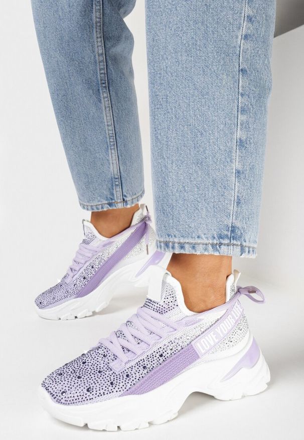 Born2be - Fioletowe Sneakersy Ozdobione Cyrkoniami i Taśmą z Napisem Falerin. Wysokość cholewki: przed kostkę. Kolor: fioletowy. Szerokość cholewki: normalna. Wzór: aplikacja, napisy