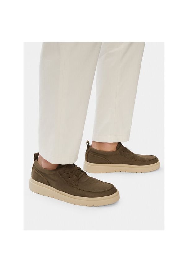 Półbuty Clarks. Kolor: brązowy
