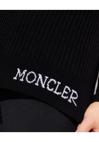 MONCLER - Czarny sweter z golfem. Typ kołnierza: golf. Kolor: czarny. Materiał: wełna, prążkowany. Wzór: nadruk #4