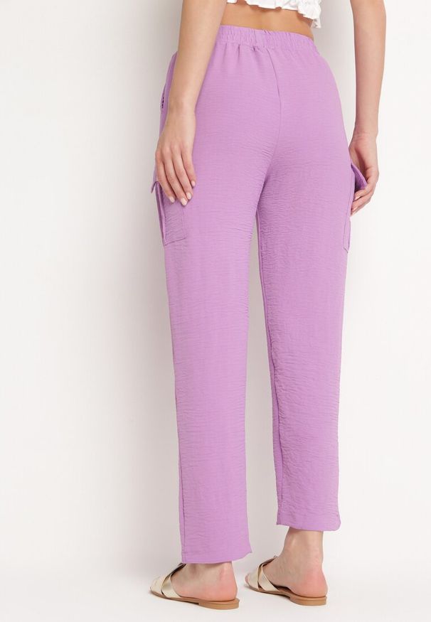 Born2be - Ciemnofioletowe Spodnie z Gumką w Pasie Ozdobione Troczkami Efista. Okazja: na co dzień. Kolor: fioletowy. Wzór: aplikacja. Styl: casual