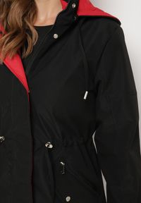 Born2be - Czarno-Czerwona Dwustronna Kurtka Parka z Odpinanym Kapturem Ściągana Sznurkiem Camaria. Okazja: na spacer. Kolor: czarny. Materiał: jeans #6