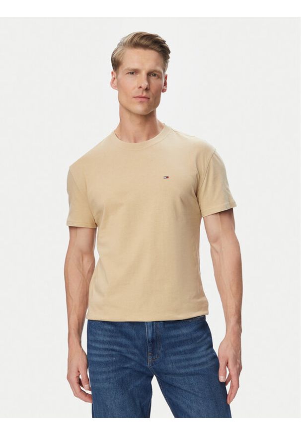 Tommy Jeans T-Shirt DM0DM22504 Beżowy Regular Fit. Kolor: beżowy. Materiał: bawełna