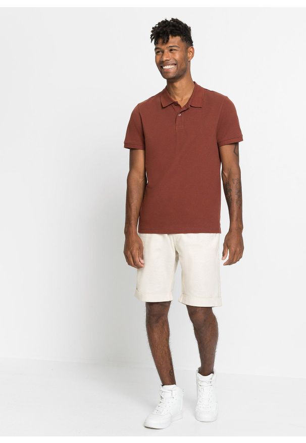 bonprix - Shirt polo pique z czystej bawełny organicznej. Typ kołnierza: polo. Kolor: brązowy. Materiał: bawełna. Długość rękawa: krótki rękaw. Długość: krótkie