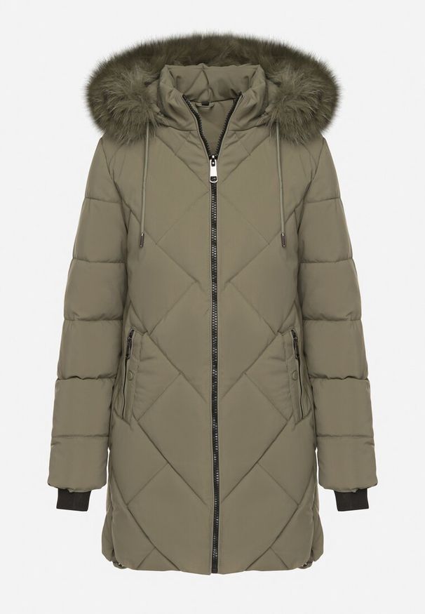 Born2be - Ciemnozielona Pikowana Kurtka z Kapturem z Futrem i Ściągaczami przy Rękawach Dacce. Okazja: na co dzień. Typ kołnierza: kaptur. Kolor: zielony. Materiał: futro. Styl: casual