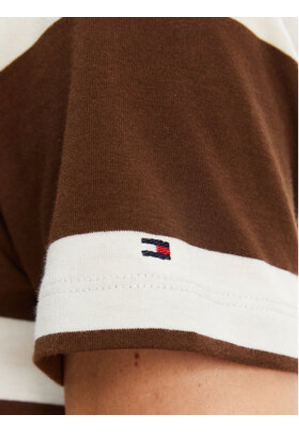 TOMMY HILFIGER - Tommy Hilfiger T-Shirt Script WW0WW45746 Brązowy Regular Fit. Kolor: brązowy. Materiał: bawełna