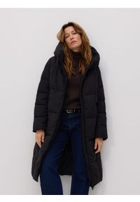 Reserved - Pikowana kurtka z puchem - czarny. Kolor: czarny. Materiał: puch
