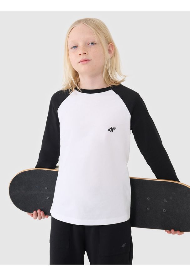 4f - 4F Longsleeve regular gładki chłopięcy - biały 128 (7-8 lat). Okazja: na co dzień. Kolor: biały. Materiał: dzianina, bawełna, jersey. Długość rękawa: długi rękaw. Długość: długie. Wzór: gładki. Sezon: lato. Styl: klasyczny, sportowy, casual