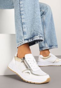 Renee - Białe Skórzane Sneakersy z Ozdobną Perforacją i Suwakiem Amiriella. Okazja: na co dzień. Kolor: biały. Materiał: skóra. Wzór: aplikacja