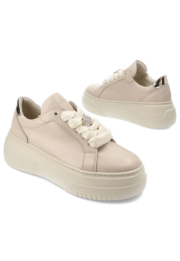 CheBello - Beżowe Sneakersy Chebello Modne Buty Damskie. Okazja: na co dzień. Kolor: beżowy. Materiał: jeans, skóra. Szerokość cholewki: normalna. Wzór: aplikacja, kwiaty, gładki. Obcas: na platformie