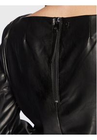 Guess Bluzka Margot W2BH24 KAWP0 Czarny Regular Fit. Kolor: czarny. Materiał: skóra
