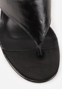 Born2be - Czarne Klapki na Koturnie w Stylu Japonek Lynnless. Okazja: na co dzień. Kolor: czarny. Obcas: na koturnie. Styl: elegancki, klasyczny, casual #3