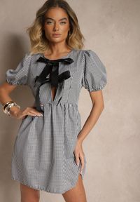 Renee - Czarna Retro Sukienka w Kratkę Vichy o Rozkloszowanym Kroju z Wiązaniem Temarea. Okazja: na co dzień. Kolor: czarny. Materiał: jeans. Wzór: kratka. Typ sukienki: rozkloszowane. Styl: retro #4