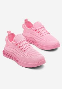 Born2be - Fuksjowe Buty Sportowe Sneakersy z Siateczkowego Materiału na Tłoczonej Podeszwie Ralloti. Okazja: na co dzień, na spacer. Nosek buta: okrągły. Zapięcie: sznurówki. Kolor: różowy. Materiał: materiał. Sport: turystyka piesza #6