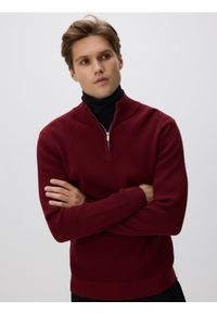 Reserved - Sweter z rozpinaną stójką - bordowy. Typ kołnierza: kołnierzyk stójkowy. Kolor: czerwony. Materiał: dzianina, bawełna