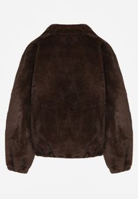 Born2be - Brązowa Kurtka Futerko o Kroju Bomberki z Kieszeniami Tiwedara. Okazja: na co dzień. Typ kołnierza: kołnierzyk stójkowy. Kolor: brązowy. Materiał: futro. Styl: elegancki, casual #6