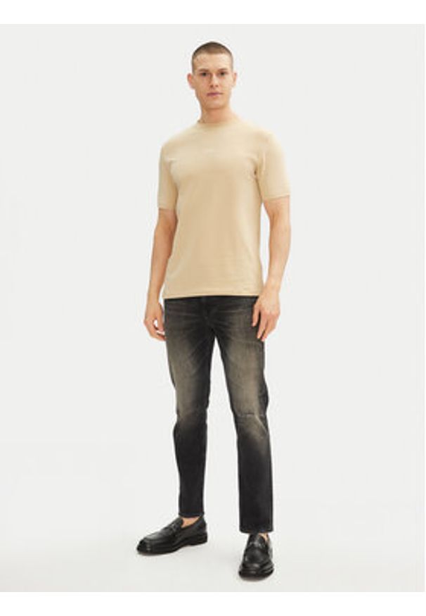Karl Lagerfeld - KARL LAGERFELD T-Shirt 755030 552235 Beżowy Regular Fit. Typ kołnierza: dekolt w karo. Kolor: beżowy. Materiał: bawełna