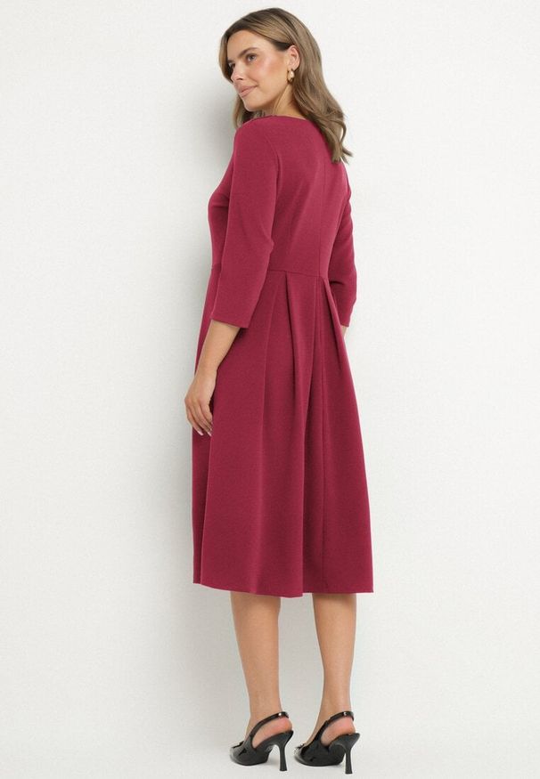 Born2be - Ciemnoróżowa Rozkloszowana Sukienka z Rękawem 3/4 Nomiel. Kolor: różowy. Materiał: tkanina