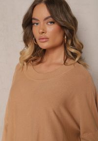 Renee - Beżowa Sukienka z Dzianiny z Modalem i Wiskozą ze Ściągaczem przy Dekolcie Zinralith. Okazja: na co dzień. Kolor: brązowy. Materiał: dzianina, wiskoza. Styl: casual #3
