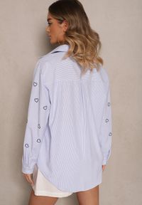 Renee - Niebiesko-Granatowa Koszula Oversize w Prążki Zdobiona Haftem w Serca Nitavela. Okazja: na co dzień. Kolor: niebieski. Materiał: jeans. Długość rękawa: długi rękaw. Długość: długie. Wzór: prążki, aplikacja, haft. Styl: casual, elegancki #3
