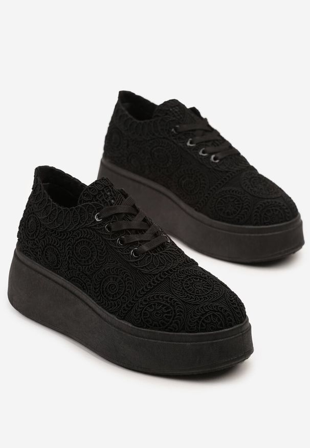 Renee - Czarne Szydełkowe Sneakersy Typu Tenisówki na Platformie Filalena. Okazja: na co dzień. Kolor: czarny. Materiał: jeans. Obcas: na platformie