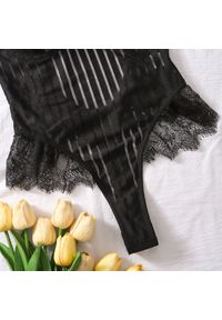 Intica - Body z piórkami na specjalne okazje Ingerlise. Kolor: biały. Materiał: materiał, koronka. Wzór: aplikacja #11