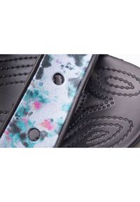 Crocs - Klapki damskie CROCS Classic Tie Dye Graphic 207283-988 czarne wielokolorowe. Okazja: na plażę. Kolor: czarny, wielokolorowy #3