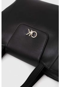Calvin Klein torebka kolor czarny. Kolor: czarny. Rodzaj torebki: na ramię #2
