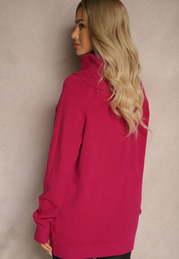 Renee - Fuksjowy Casualowy Golf z Domieszką Wiskozy Ozdobiony Małymi Kieszeniami Viasya. Okazja: na co dzień. Typ kołnierza: golf. Kolekcja: plus size. Kolor: różowy. Długość: długie. Wzór: aplikacja. Materiał: wiskoza. Długość rękawa: długi rękaw. Styl: casual