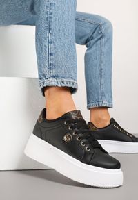 Renee - Czarne Sneakersy na Grubej Podeszwie z Metalowym Detalem Aelippa. Zapięcie: sznurówki. Kolor: czarny. Materiał: jeans. Wzór: aplikacja #5