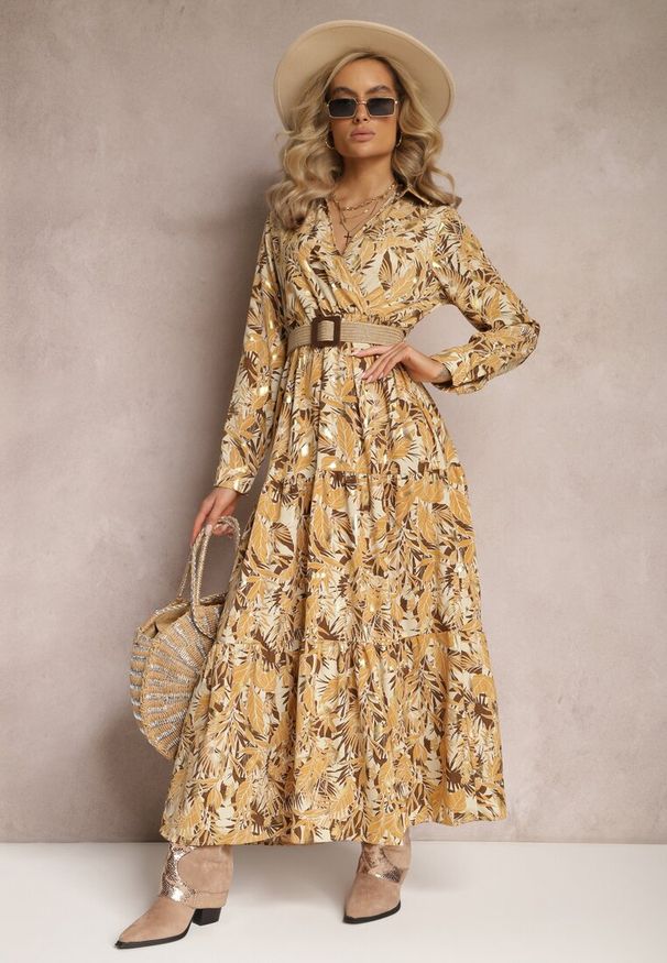 Renee - Jasnobeżowa Sukienka Maxi z Kołnierzykiem i Plecionym Paskiem Pertitus. Kolor: beżowy. Wzór: aplikacja, nadruk. Typ sukienki: kopertowe. Styl: elegancki. Długość: maxi