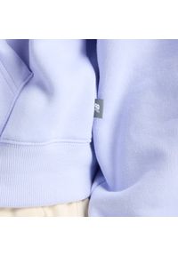 Bluza damska New Balance WJ61W2EEDYK – fioletowa. Okazja: na co dzień. Typ kołnierza: kaptur. Kolor: fioletowy. Materiał: poliester, bawełna, dresówka, materiał. Wzór: napisy. Styl: klasyczny, casual #6