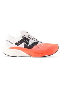 Buty damskie New Balance FuelCell SuperComp Pacer v2 WFCRRCU2 – pomarańczowe. Kolor: pomarańczowy. Materiał: guma, włókno. Szerokość cholewki: normalna. Sport: bieganie