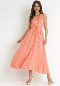 Born2be - Pomarańczowa Wiskozowa Sukienka Maxi z Gumką w Pasie i Ozdobnym Dekoltem Nashira. Kolor: pomarańczowy. Materiał: wiskoza. Sezon: wiosna, lato. Długość: maxi #1