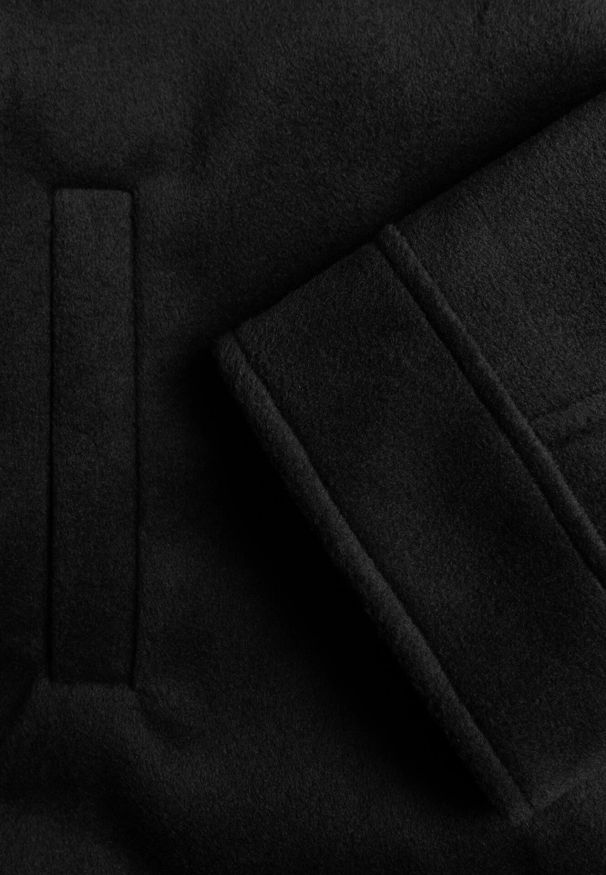 Born2be - Czarna Przejściowa Kurtka z Rękawami Typu Nietoperz i Kapturem Alinee. Okazja: na spacer. Kolor: czarny. Materiał: jeans. Sezon: jesień, wiosna. Styl: klasyczny