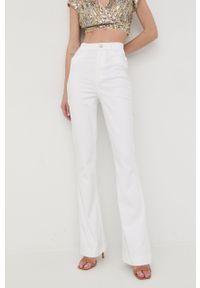 Guess spodnie damskie high waist. Stan: podwyższony. Kolor: biały. Materiał: materiał, tkanina, jedwab, lyocell