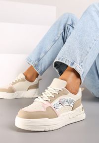 Renee - Ciemnobeżowe Sneakersy z Błyszczącymi Serduszkami Iriene. Okazja: na co dzień. Kolor: beżowy. Materiał: jeans #5