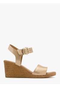 Ryłko - Złote sandały na koturnie ADRIANA. Kolor: złoty. Materiał: welur. Obcas: na koturnie. Styl: street #1