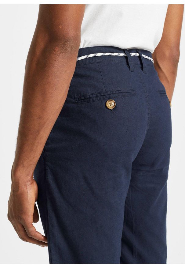 bonprix - Bermudy chino z domieszką lnu i wiązanym paskiem, Regular Fit. Kolor: niebieski. Materiał: len
