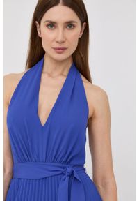 Marciano Guess sukienka maxi rozkloszowana. Kolor: niebieski. Typ sukienki: plisowane, rozkloszowane. Długość: maxi