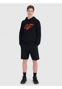 4f - 4F Bluza dresowa nierozpinana z kapturem męska - czarna S. Okazja: na co dzień. Typ kołnierza: kaptur. Kolor: czarny. Materiał: dresówka. Wzór: gładki, nadruk, ze splotem. Styl: sportowy, casual