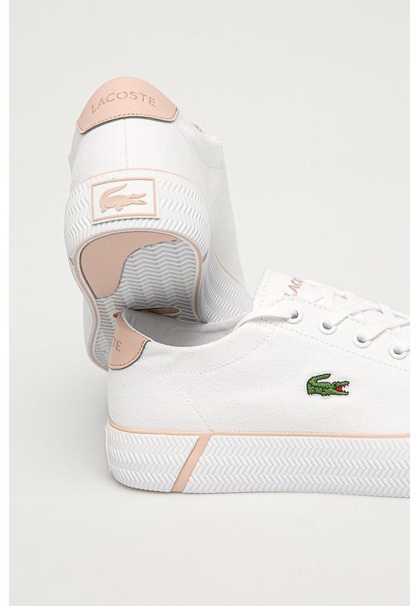 Lacoste Tenisówki damskie kolor biały. Nosek buta: okrągły. Zapięcie: sznurówki. Kolor: biały. Materiał: guma