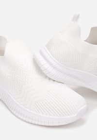 Born2be - Białe Buty Sportowe Leucyse. Okazja: na spacer. Nosek buta: okrągły. Zapięcie: bez zapięcia. Kolor: biały. Materiał: materiał. Szerokość cholewki: normalna. Sport: turystyka piesza, fitness #5