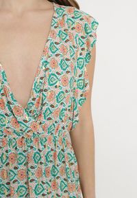 Born2be - Zielona Sukienka Mini z Wiskozy w Mozaikowy Wzór z Gumką w Pasie Lariaa. Okazja: na co dzień. Typ kołnierza: dekolt w serek, kołnierz z falbankami. Kolor: zielony. Materiał: wiskoza. Długość rękawa: na ramiączkach. Typ sukienki: rozkloszowane. Styl: casual, elegancki. Długość: mini #2